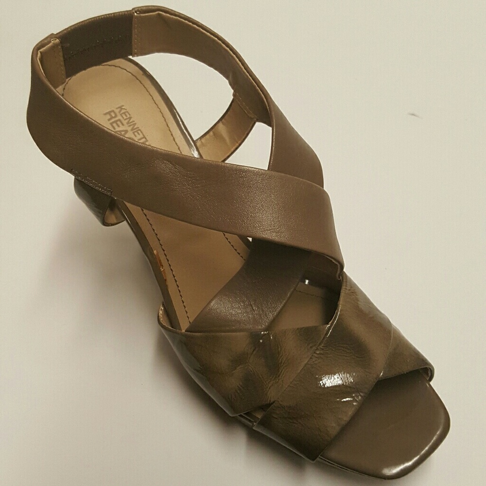 Kenneth Cole Reaction womens 7.5M leather sandals